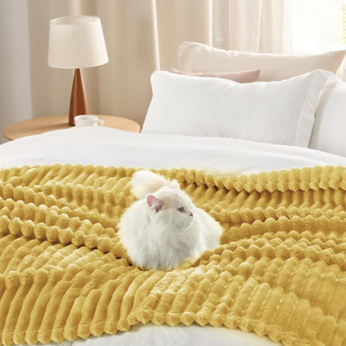 Bedsure White Throw